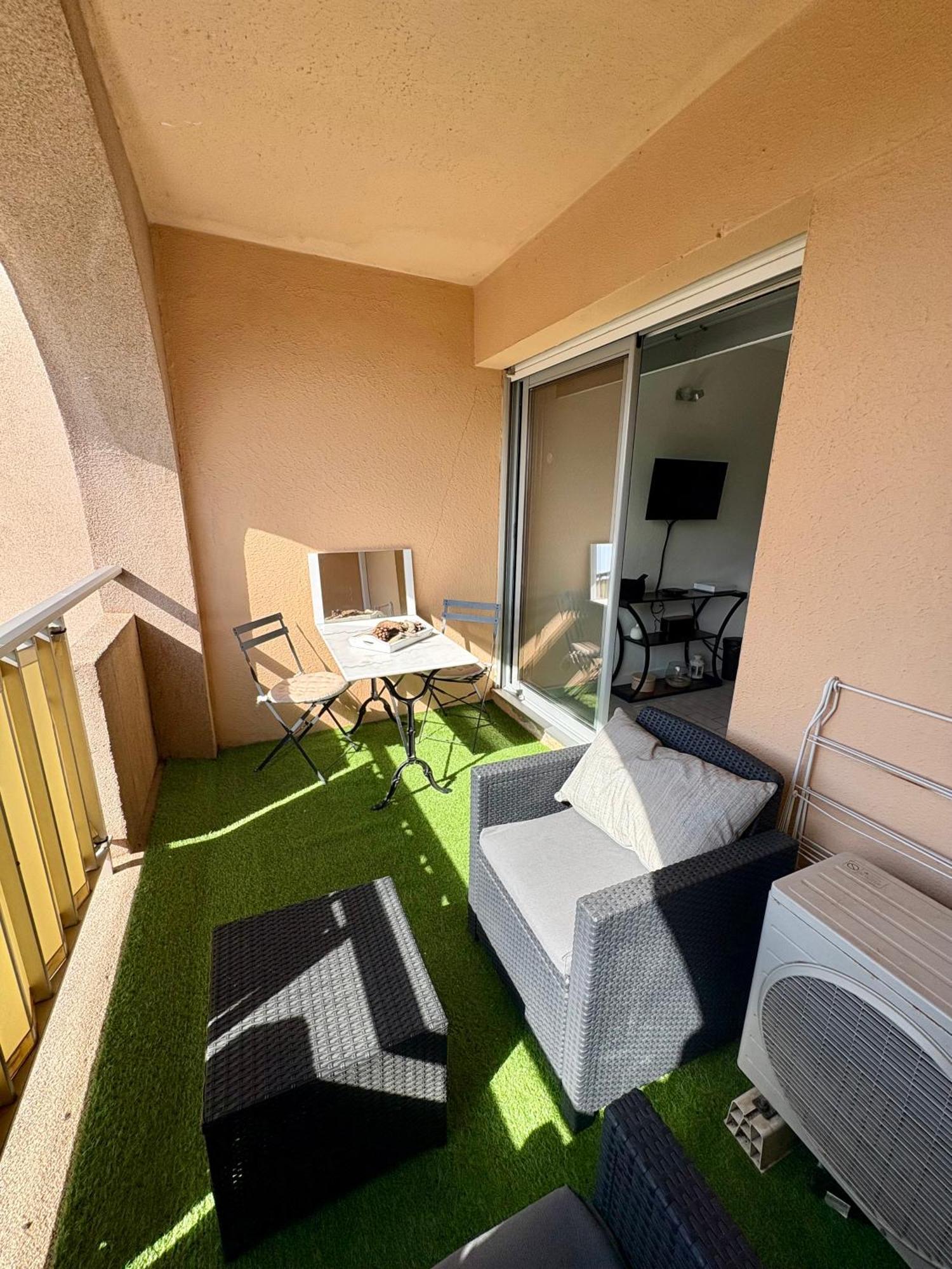 Ferienwohnung Sejour Au Port Hyères Exterior foto